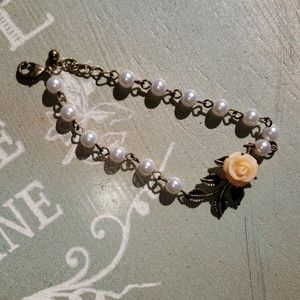 Elegant  hand made faux pearl rose bracelet
